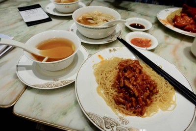 บะหมี่แห้งหมูซอสพิเศษทางร้าน