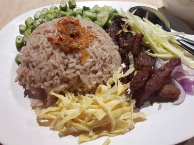 ข้าวคลุกกะปิ