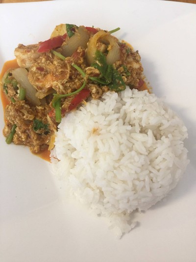 ข้าวราดแกงกะหรี่กุ้ง