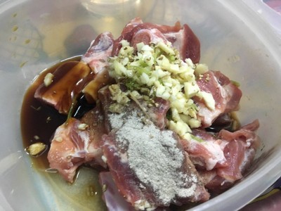 วิธีทำ ซี่โครงหมูกระเทียมพริกไท
