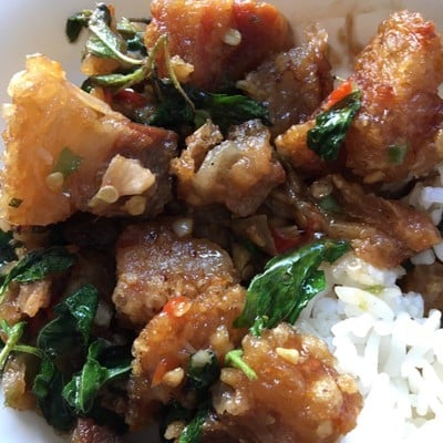 ป้าน้อย หมูกรอบ