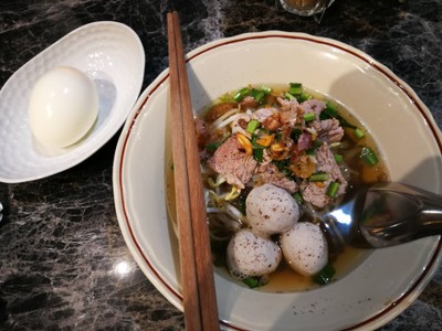 เส้นหมี่น้ำตกหมู