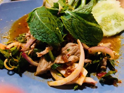 พล่าเนื้อ