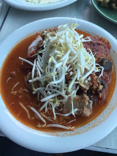 หนมจีนน้ำเฟี้ยว เอ้ยน้ำเงี้ยว