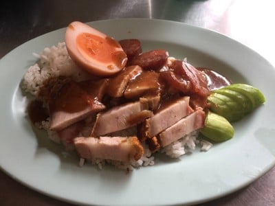 ข้าวหมูแดงสนามหลวง (Kao Moo Daeng Sa Nharm Luang) ข้าวหมูแดงสนามหลวง (Kao Moo Daeng Sa Nharm Luang)