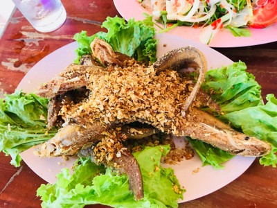 ปลาเนื้ออ่อนทอดกระเทียม