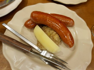 ไส้กรอกรมควันกับซาวร์เคร้าท์