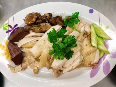 ข้าวมันไก่ซุ่ยเฮง (Sui Heng Hainanese Chicken Rice) ข้าวมันไก่ซุ่ยเฮง (Sui Heng Hainanese Chicken Rice)