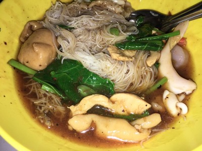 ราดหน้าเส้นหมี่ขาว