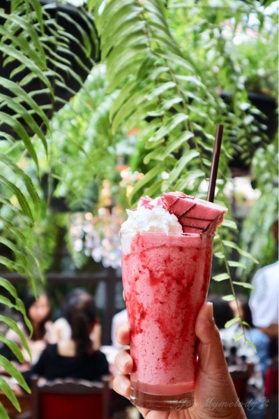 Pointe Fruit Smoothies