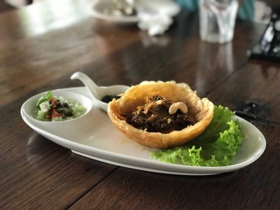 กุรุหม่าไก่และโรตีกรอบ