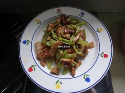 วิธีทำ หมูสามชั้นผัดพริกหยวก วิธีทำ หมูสามชั้นผัดพริกหยวก