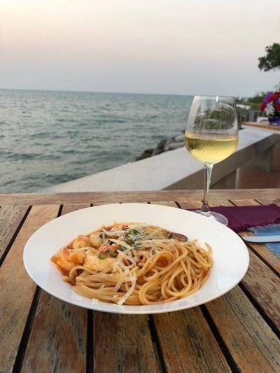 Breezeo - Exotic Beachfront Seafood - บรีซซีโอ @รอยัล คลิฟ โฮเต็ล กรุ๊ป