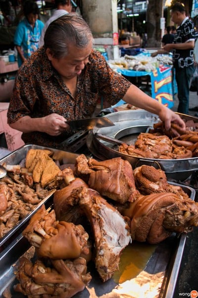 ข้าว ขาหมู ลุงก็อต ฟาเธอร์