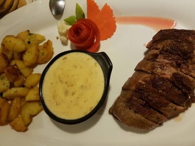 อกเป็ดย่าง(medium rare) เนื้ออกเป็ดย่างได้นุ่มไม่เนียวอีกทั้งหนังก็มีความกรอบ ส่