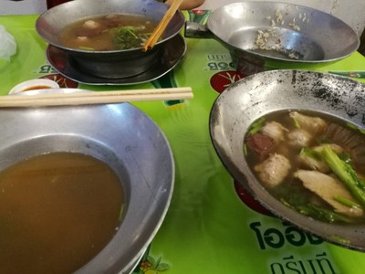 ต้มเลือดหมูทุกอย่าง พิเศษไม่กระเทียมเจียว
