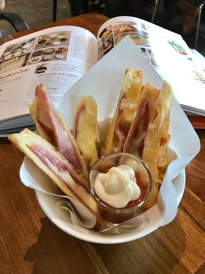 ปอเปี๊ยะแฮมชีส