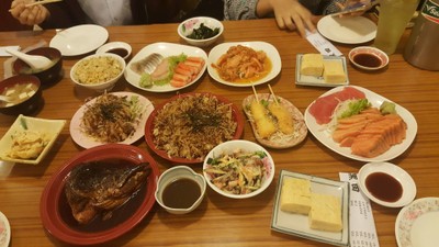 อาหาร หรือ เครื่องดื่ม