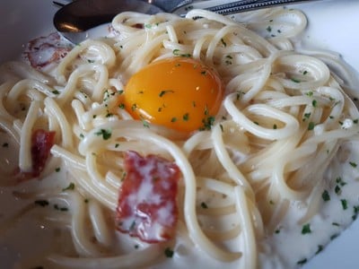 Nom-Noey cafe' & Bistro นครสวรรค์