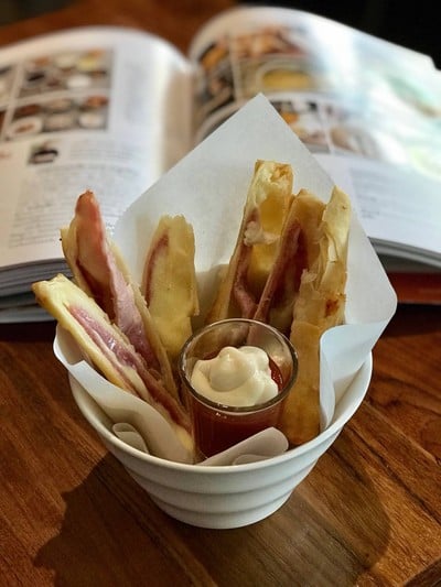 ปอเปี๊ะแฮมชีส