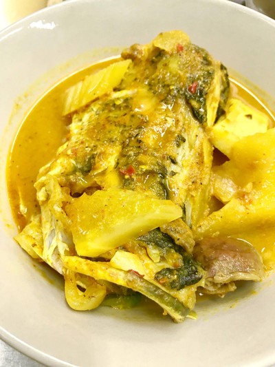 แกงส้มหัวปลากระพง