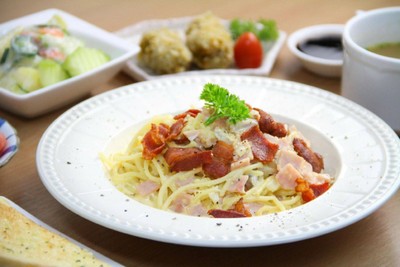 Yellow Ribbon Home Kitchen (เยลโล่ ริบบอน โฮม คิทเช่น) นราธิวาส ซอย 7, สาทร Yellow Ribbon Home Kitchen (เยลโล่ ริบบอน โฮม คิทเช่น) นราธิวาส ซอย 7, สาทร