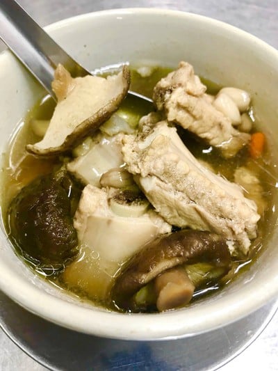 กระดูกหมูตุ๋นเห็ดหอม