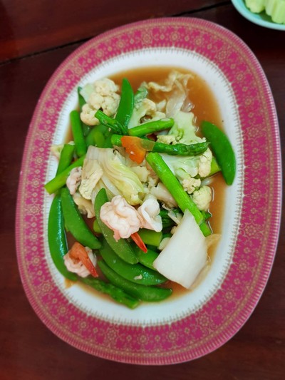 ผัดผักใส่กุ้ง