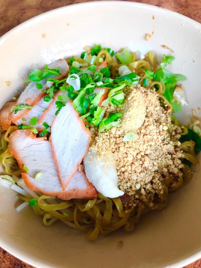 บะหมี่แห้งหมูแดง