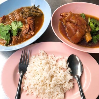 ขาหมูเจริญแสงสีลม สีลม