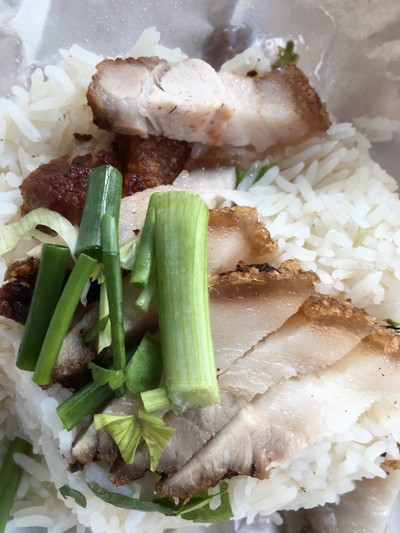 ข้าวหมูกรอบ