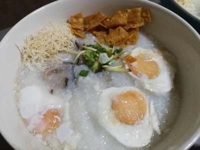 โจ๊กหมูไข่เค็มไข่ลวก
