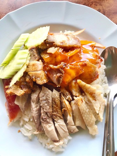 ข้าวมันไก่ หมูแดง หมูกรอบ