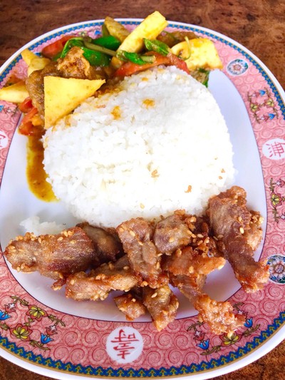 ข้าวเครื่องแกงปลากระพง+หมูทอด 70-