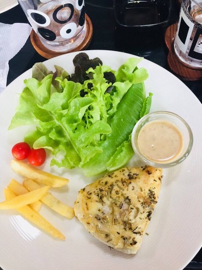 สเต็กไก่ 99 บาท คู่ผักสลัด ปลูกเอง