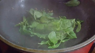 วิธีทำ โบโลน่าหมูผัดกะเพรา