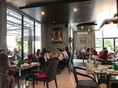 บรรยากาศ โฟร์ ไก่ย่าง ส้มตำ ไทย-อิสาน