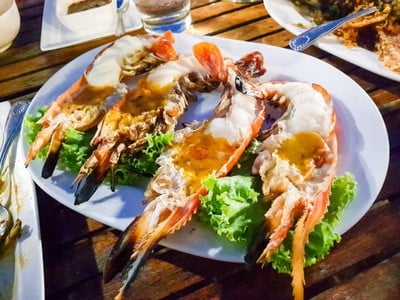 บ้านดอกจันทน์ริมน้ำ