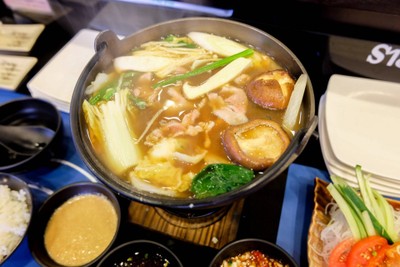 ชาบูหม้อไฟ หมู