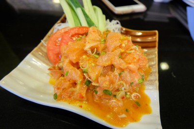 ยำแซลมอน