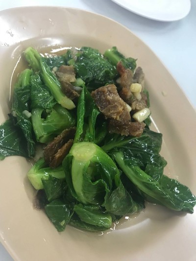 คะน้าหมูกรอบ