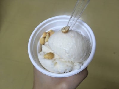 ไอติมกะทิสดมะพร้าวอ่อน
