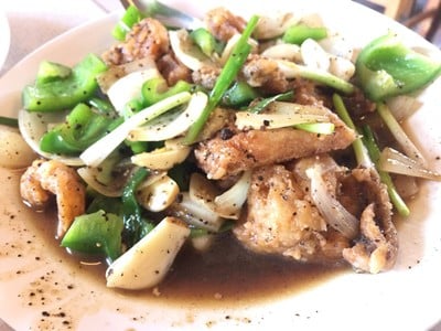 ปลากระพงผัดพริกไทยดำ