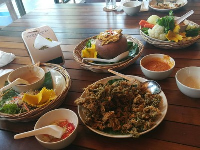 อาหาร หรือ เครื่องดื่ม