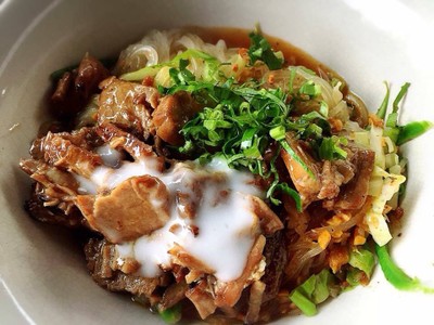 ก๋วยเตี๋ยวหมูย่างกะทิสด อัมพวา ก๋วยเตี๋ยวหมูย่างกะทิสด อัมพวา