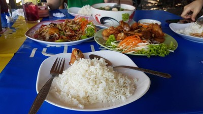 อาหาร หรือ เครื่องดื่ม