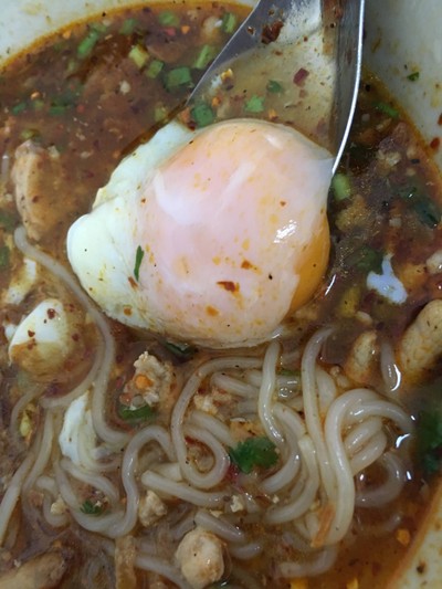 ก๋วยจั๊บไข่ลวก