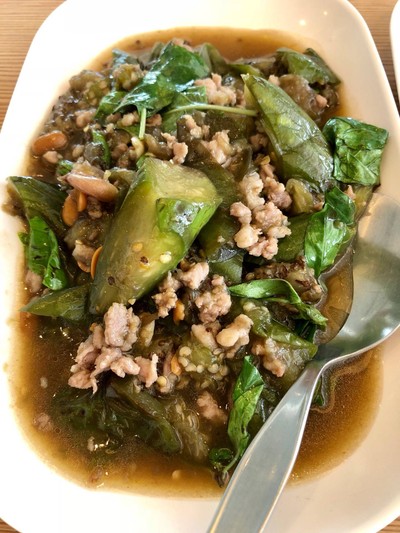 ผัดมะเขือยาว