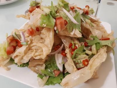 ยำฟองเต้าหู้ทอดกรอบ