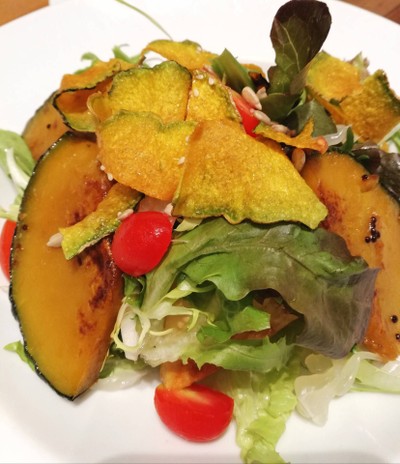 สลัดฟักทองย่างและเต้าหู้ ราคา 200 บาท++